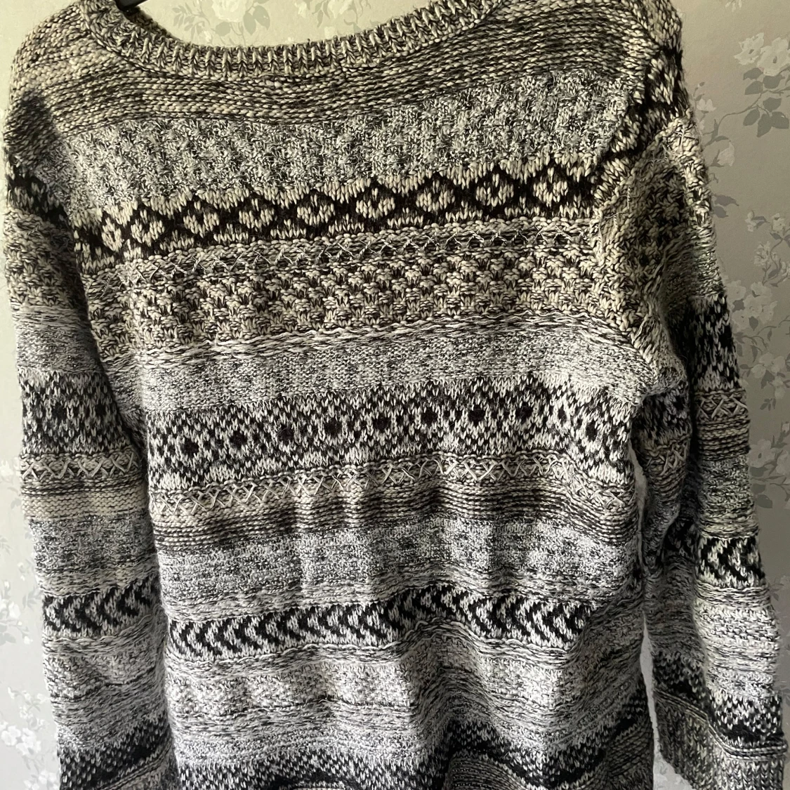 Mönstrad stickad tröja från H&M - 1