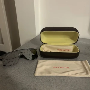 Lv monogram glasögon - Fick dom som present gillade it dom så mke