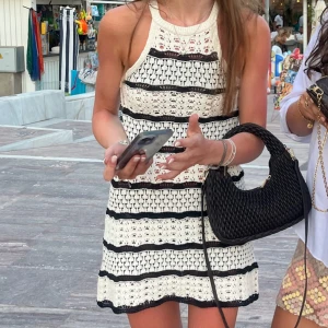 Zara klänning  - Halterneck klänning från Zara stickad 