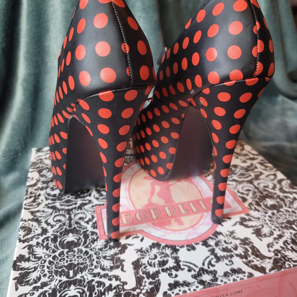 Bordello Teeze svarta med röda prickar - 1
