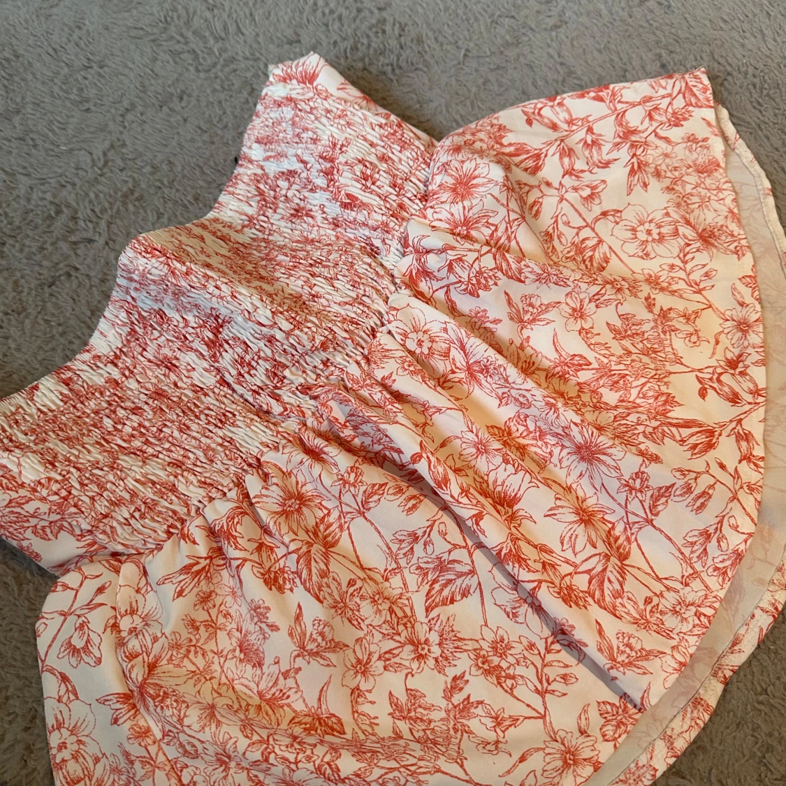 Blommig tubtopp med rosett - 3