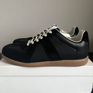Maison margiela skor - Feta masion margiela skor perfekt till höst, sommar och vår! SKICK 8,5/10