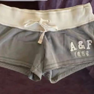 LETAR EFTER - Letar efter de här!!