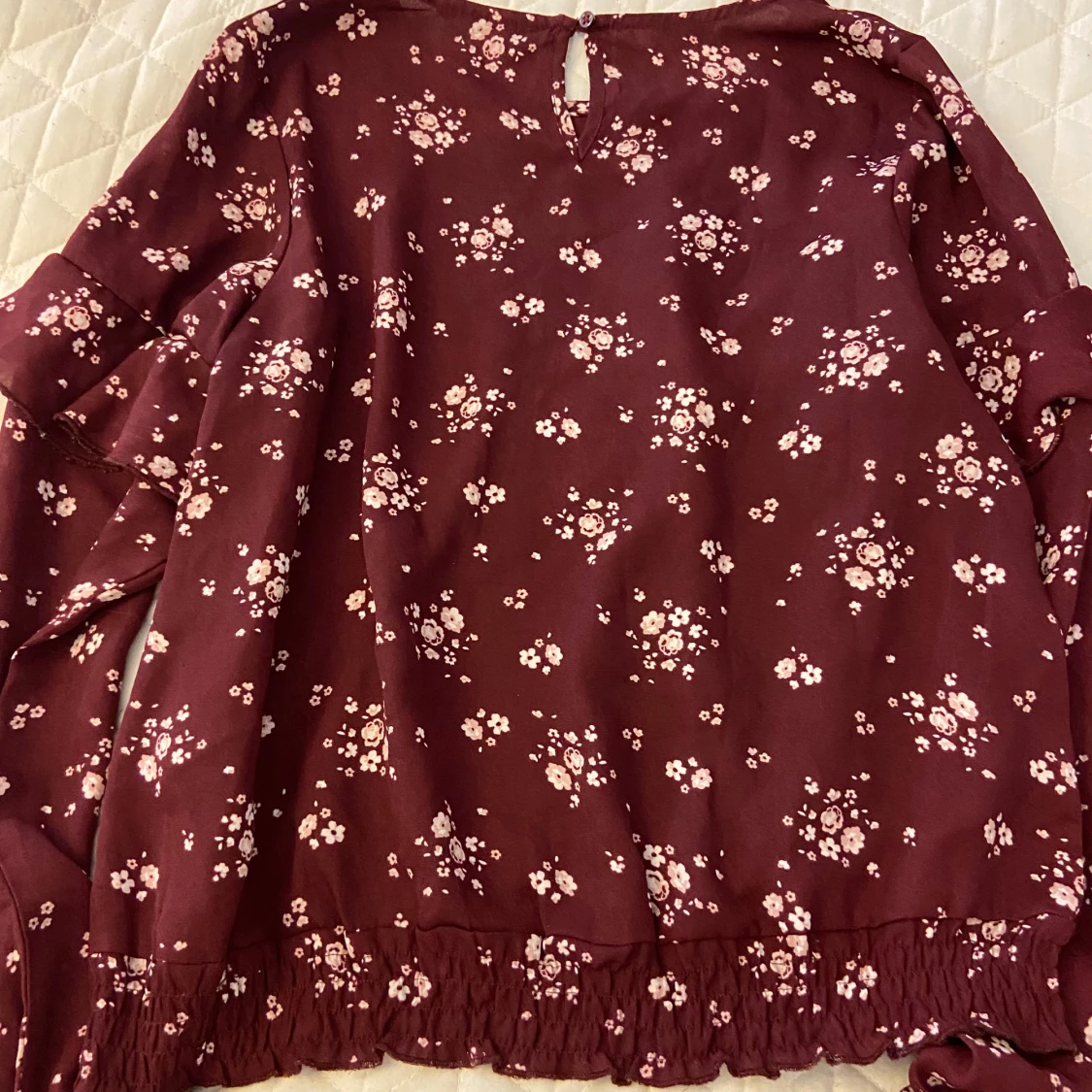 Vinröd blus med blommor i storlek 158 - 1