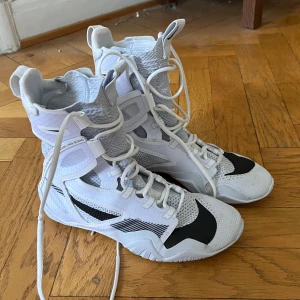 Nike hyper ko 2.0 - Nike boxningsskor som jag endast använt någon gång, så dem är i väldigt bra skick.