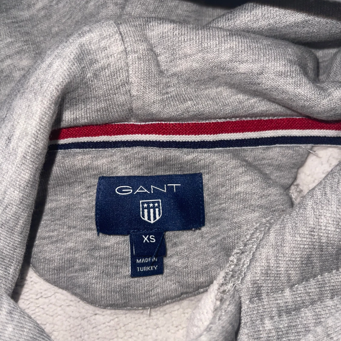 Grå hoodie från GANT - 2