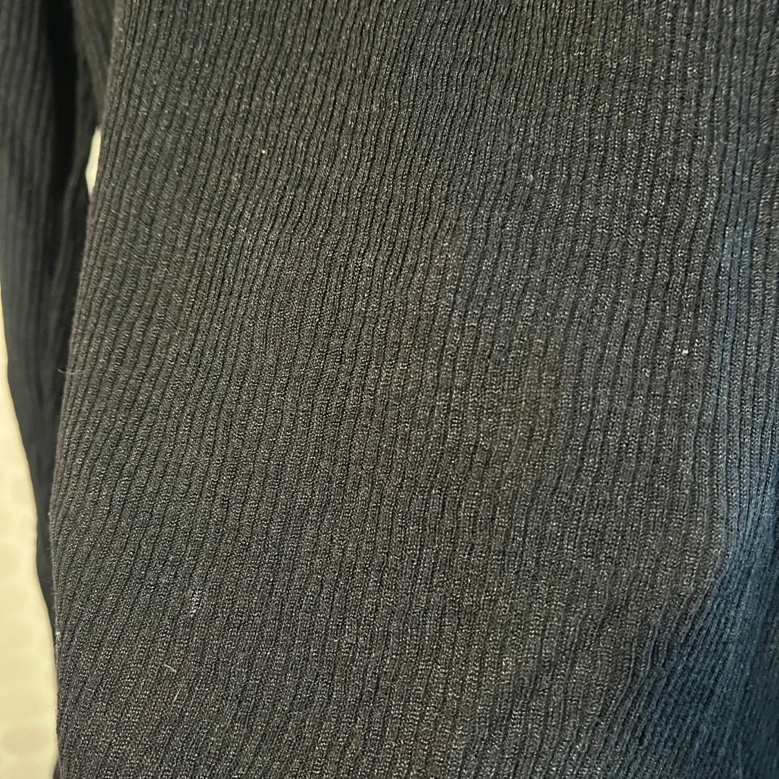 Svart ribbad långärmad topp med spets - 3