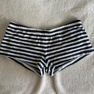Randiga shorts från Brandy Melville😍😍 - Så himla söta pyjamasshorts från brandy🤗🤗🤗