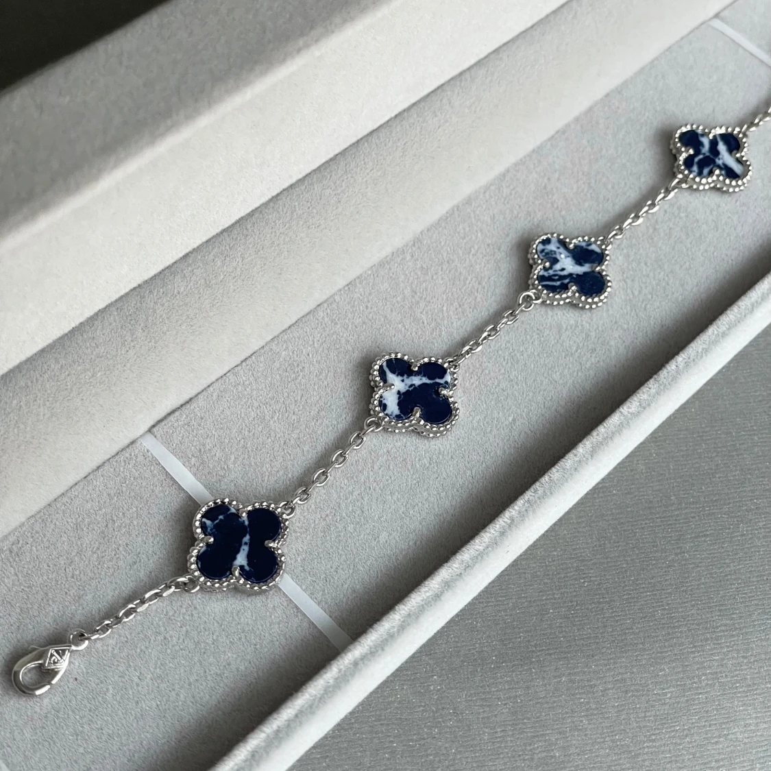 Blå klöver armband  - 1