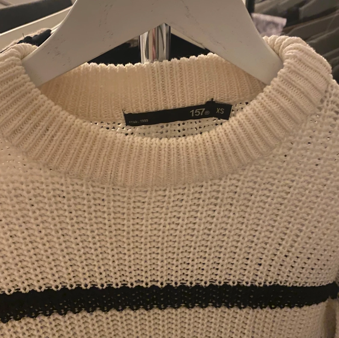 Randig stickad tröja  - 1