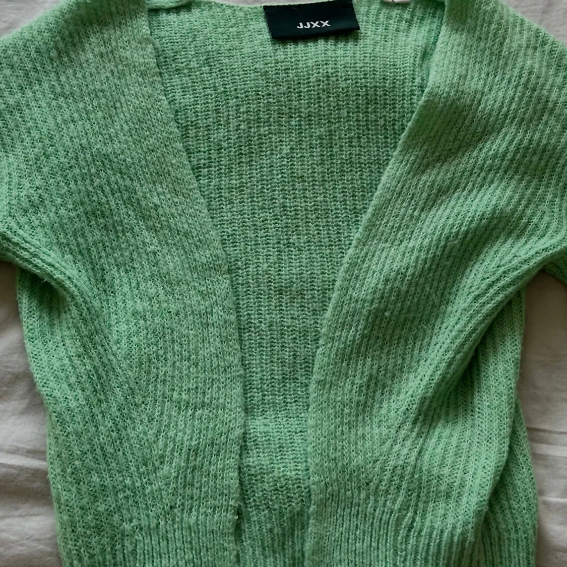 Ljusgrön stickad kofta