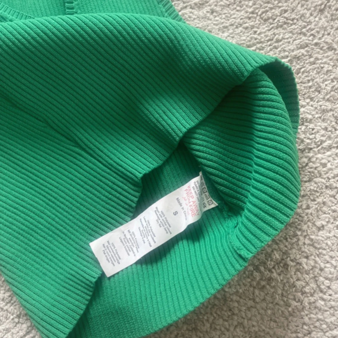 Grön ribbad croppad linnetopp - 2