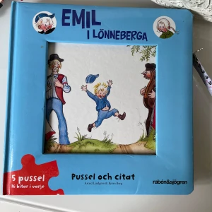 Emil i Lönneberga: Pussel och citat - En charmig pusselbok med Emil i Lönneberga tema. Boken innehåller flera pussel med illustrationer från berättelserna om Emil. Men alla pussel bitar saknas .men man kan ända läsa boken , 