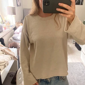 Beige långärmad tröja i bomull - Perfekt t sommaren 