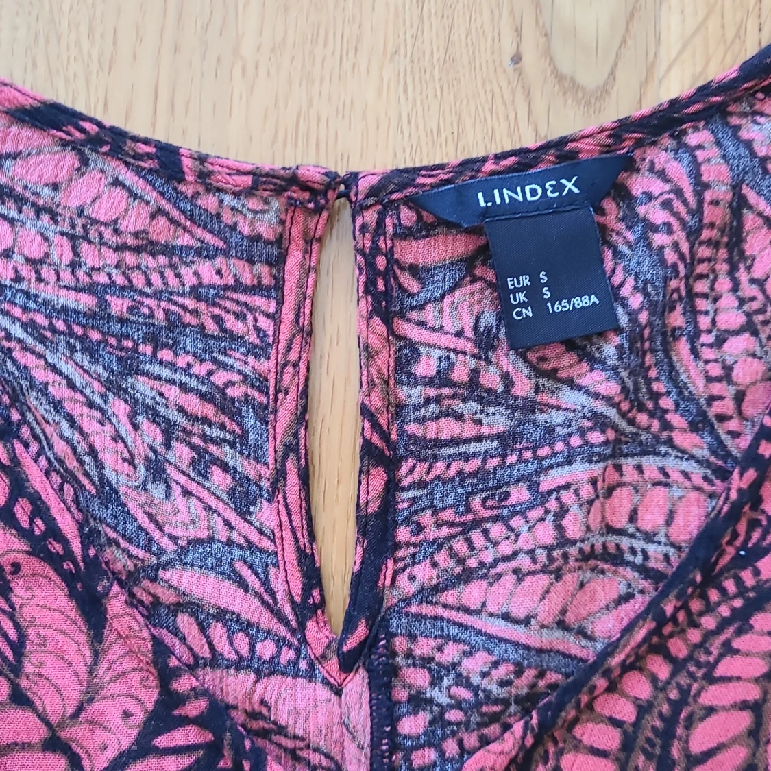 Mönstrad kortklänning från Lindex - 1