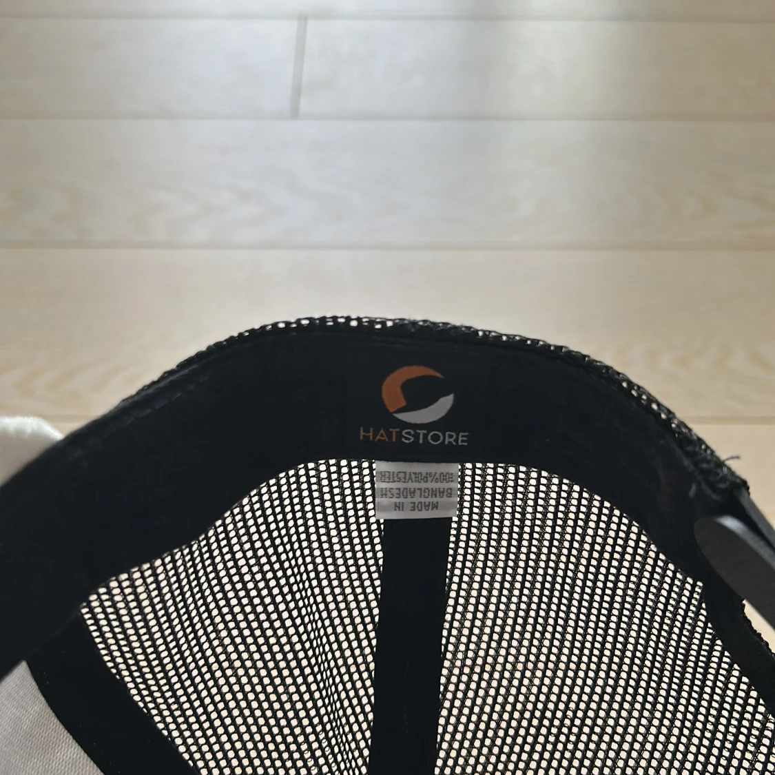 Vit och svart truckerkeps från Hatstore - 3