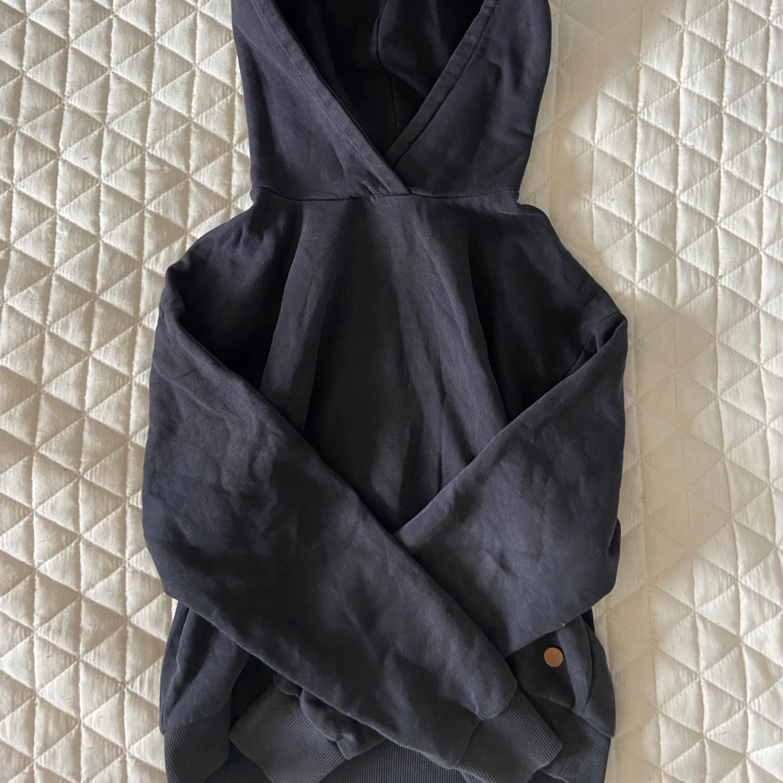 Svart hoodie med huva