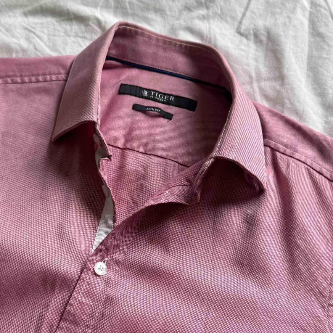 Rosa skjorta från Tiger of Sweden - 1