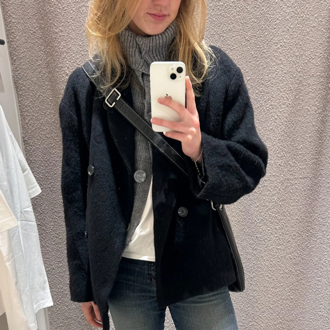 Grå stickad kofta med stora knappar - 4