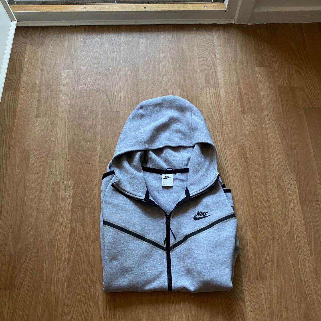 Nike Tech Fleece i färgen grå - 1