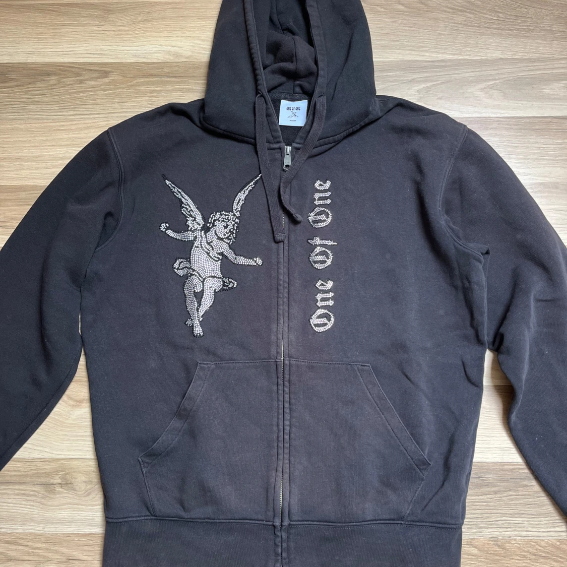 Svart hoodie One Of One