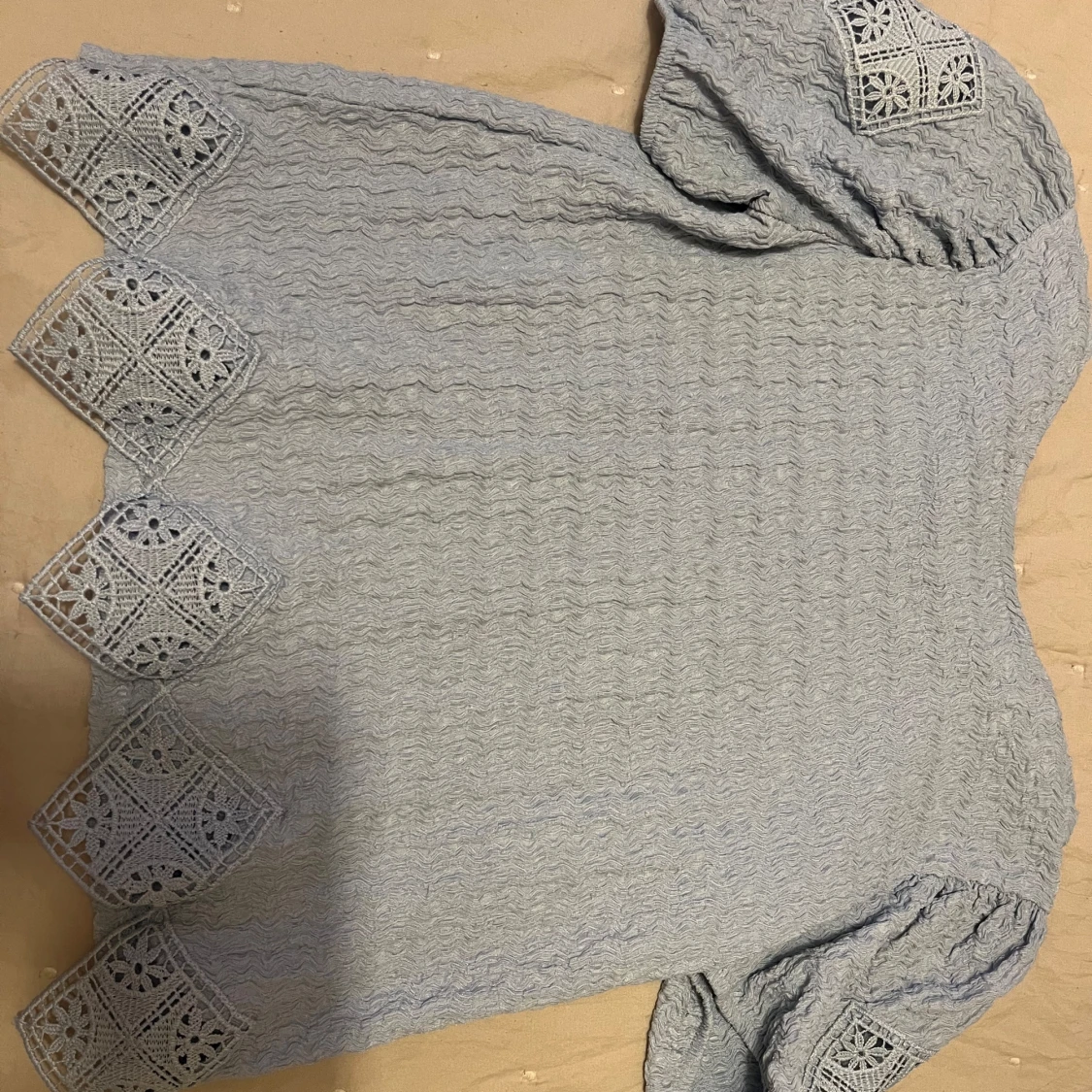 Ljusblå blus med spets från Zara - 1