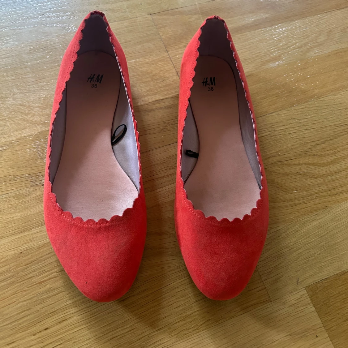 Röda ballerinaskor från H&M, stl 38