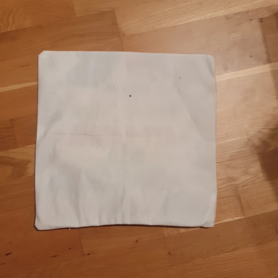 Flerfärgad mössa med Inside Out-tryck - 1