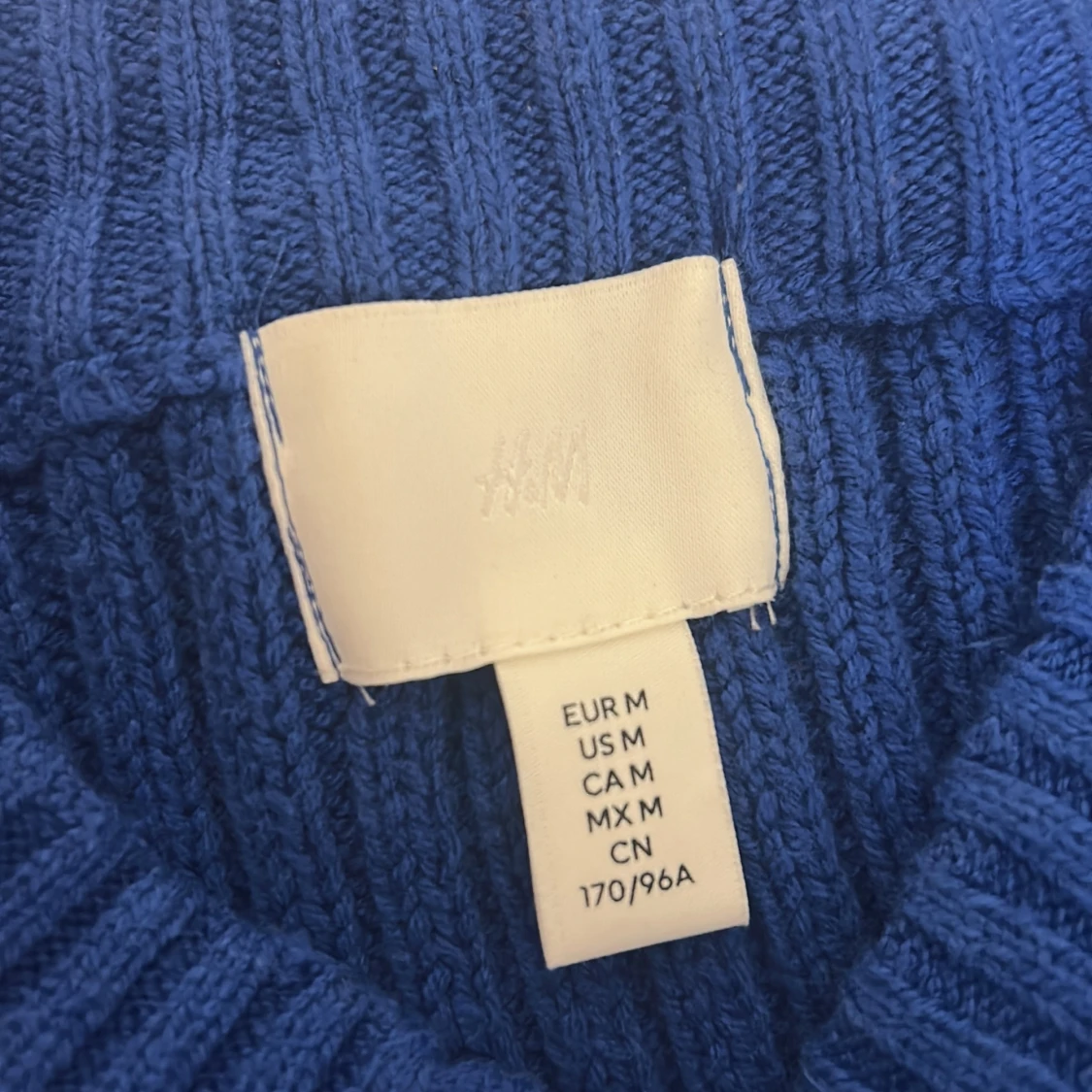 Blå stickad tröja - 3