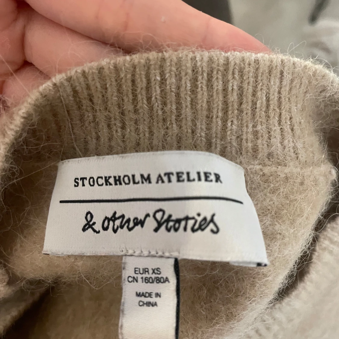 Beige stickad tröja & Other Stories - 2