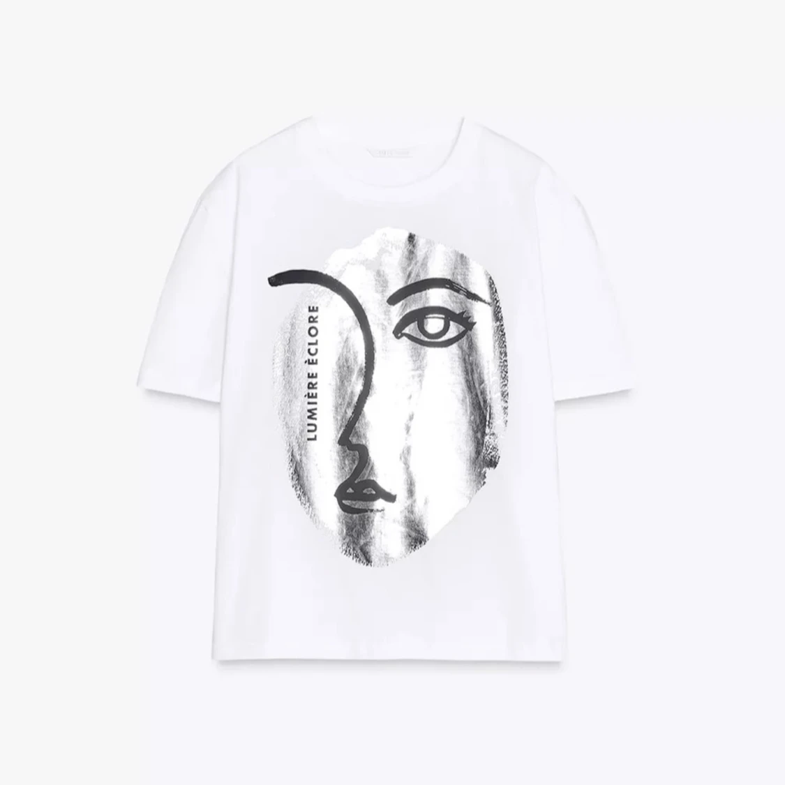 Vit t-shirt med silvertryck