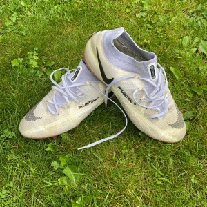 Nike Phantom Elite  - Hej, säljer ett par sällsynta Nike Phantom Elite i väldigt fint skick. Storlek 42! Hör av er vid frågor!