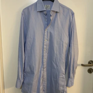 Stenströms herr skjorta 40  - Säljer en skjorta av premium märket Stenströms. Slkjortan är i väldigt fint skick. 
