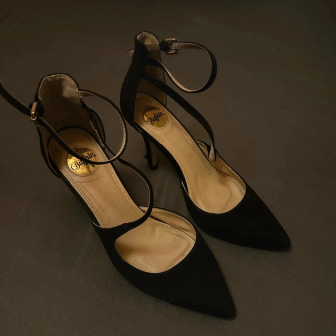 Svarta pumps från Buffalo - 1