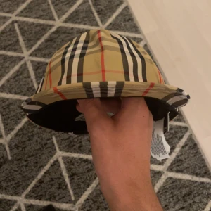 Burberry Keps  - Aldrig använd, fräsch & Helt ny. 