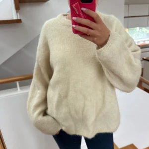 Mohair tröja Hm - Så snygg nästan helt oanvänd mohair tröja. Storlek xs men passar S bra också då den är oversized 💕