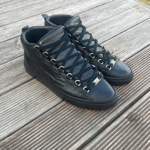 Svarta Balenciaga Arena - Unike Balenciaga skor, följer med original sko kartong. Tar emot bud.