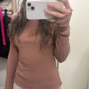 långärmad tröja - Jättefin tröja som knappt e använd. 