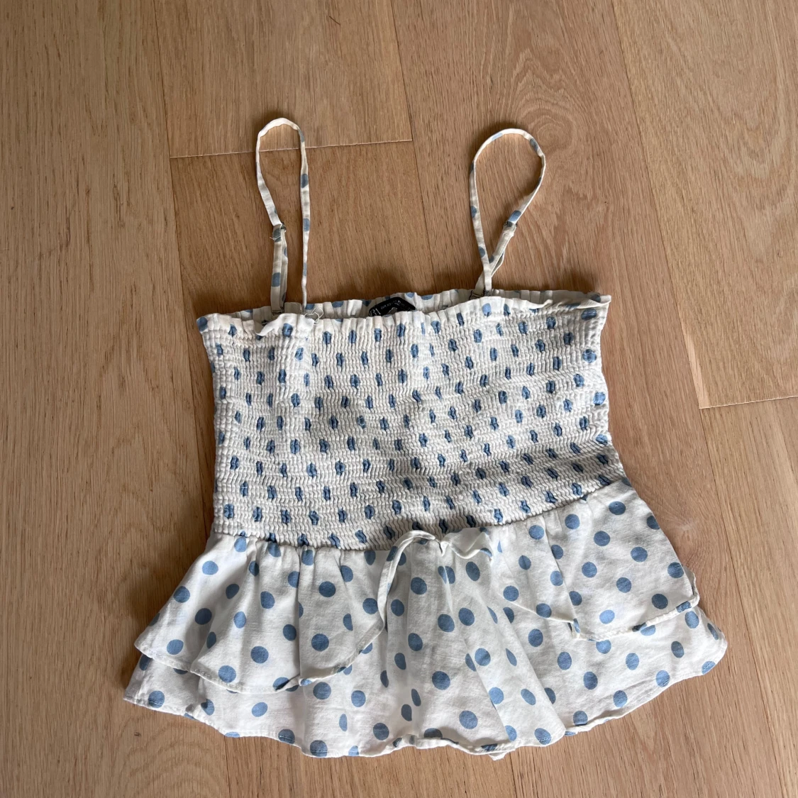 Prickig volangtop från Zara - 2