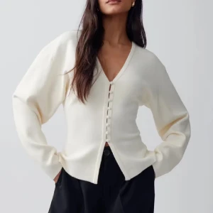 Vit tröja från gina - jättefin tröja kommer inte till användning. använd max 4 gånger