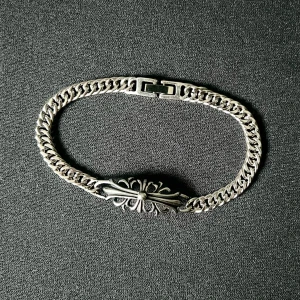 Rockstar Fleur Silver Bracelet - Unikt armband i rost- och nickelfritt stainless steel med klassiska länkar och en rå, stilren känsla. Cirka 20 cm.