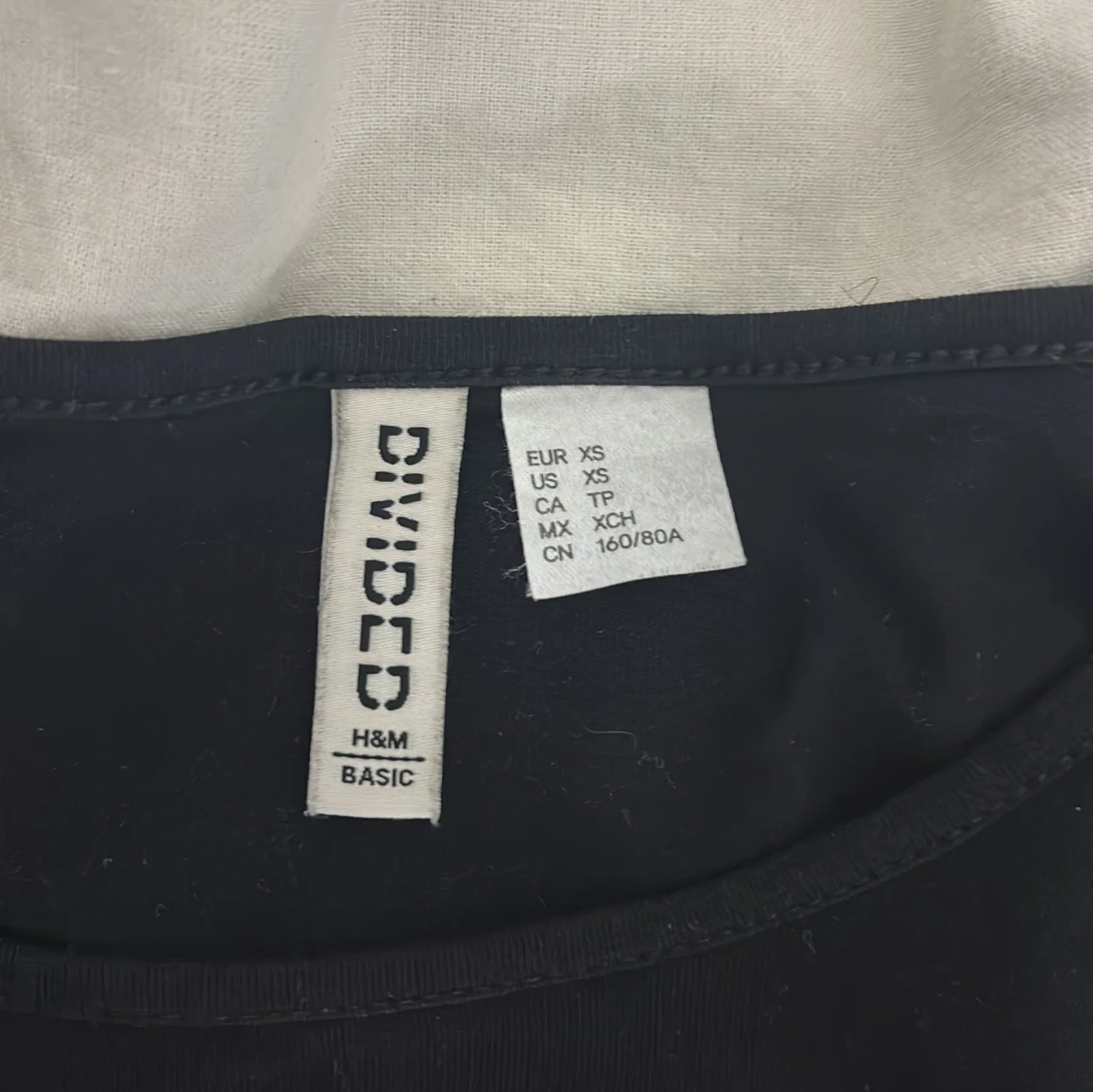 Svart croppad topp från H&M Divided - 2