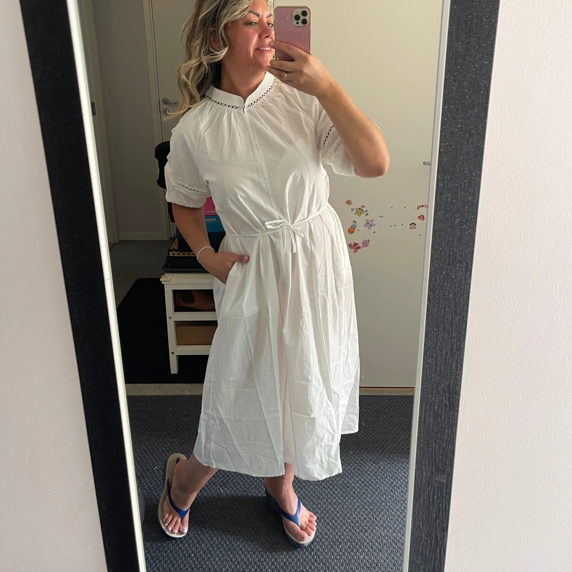 Vit sommarklänning med knytband - 1