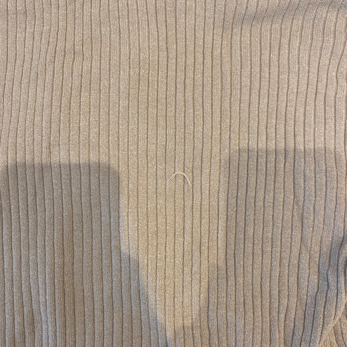 Beige ribbad hoodie med huva - 3