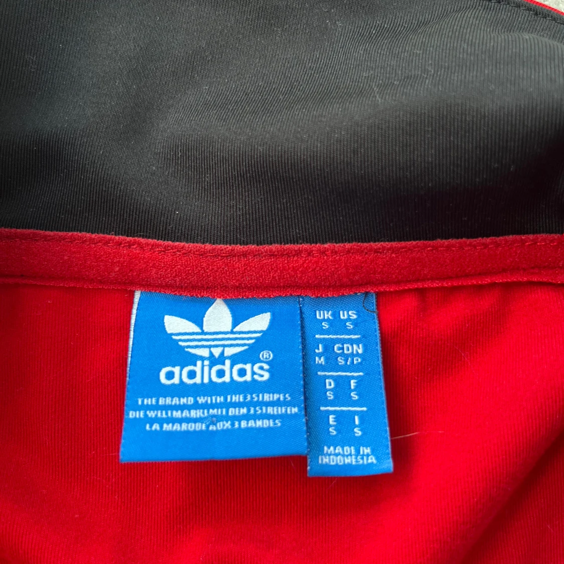 Röd vindjacka från Adidas, stl S - 1