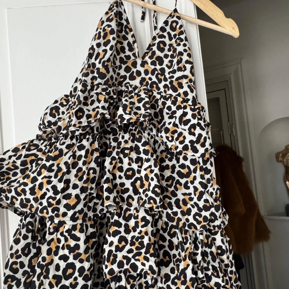 Leopardmönstrad volangklänning - 3