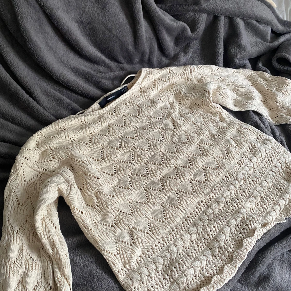 Beige stickad tröja från Vero Moda