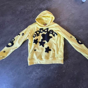 yellow beluga sp5der hoodie size s - Yellow beluga sp5der hoodie 