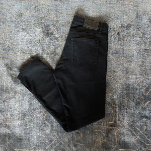 Tiger of Sweden jeans  - Säljer dessa snygga tiger of sweden jeans, perfekta till sommarn. Jag säljer dem för endast 199kr. Skicket är väldigt bra utan några defekter (8/10) och är i storlek 32/32. Om ni har några frågor så är det bara att höra av sig!! 