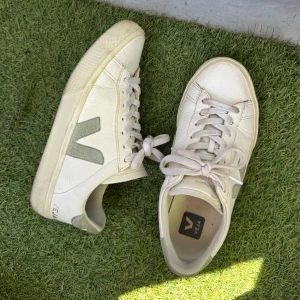 Veja sneakers  - Veja sneakers, i bra skick! Nypris: 1700 mitt pris: 1000